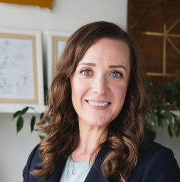 angie boersma headshot