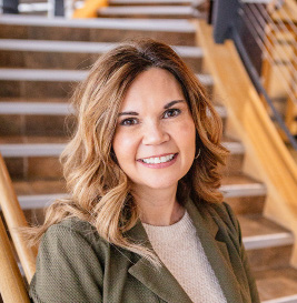 elena mckowen headshot